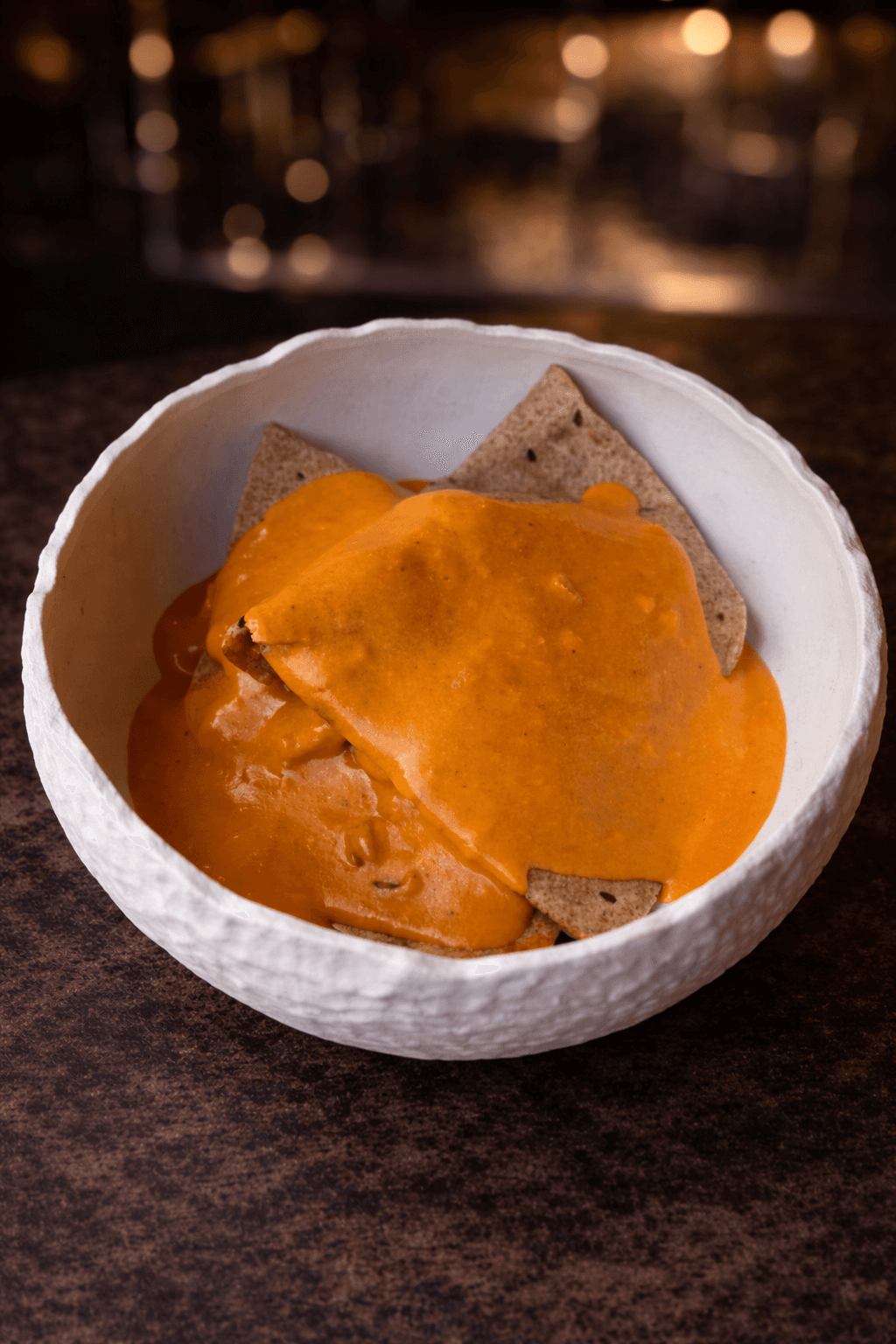 Scrambled Eggs in Croissant cu Feta